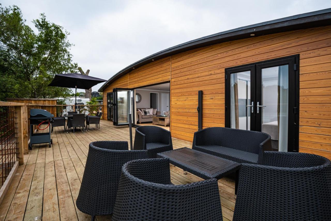 Sumners Ponds Fishery & Campsite Hotel Horsham Eksteriør billede