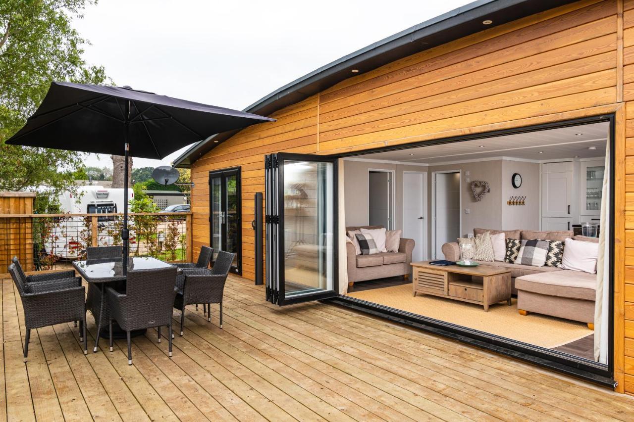 Sumners Ponds Fishery & Campsite Hotel Horsham Eksteriør billede