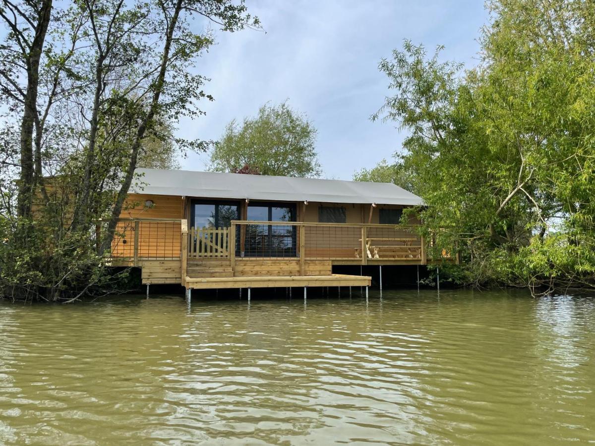 Sumners Ponds Fishery & Campsite Hotel Horsham Eksteriør billede