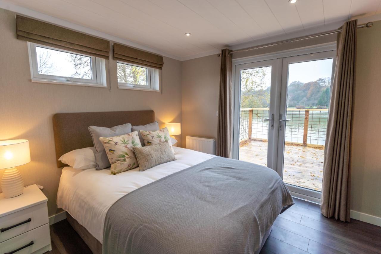 Sumners Ponds Fishery & Campsite Hotel Horsham Eksteriør billede