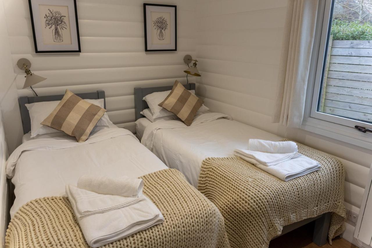 Sumners Ponds Fishery & Campsite Hotel Horsham Eksteriør billede