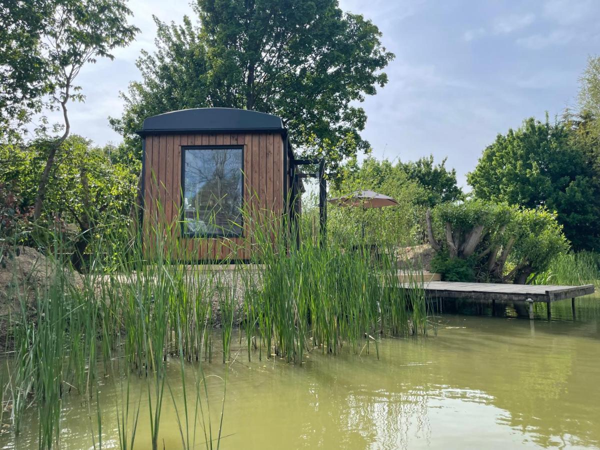 Sumners Ponds Fishery & Campsite Hotel Horsham Eksteriør billede