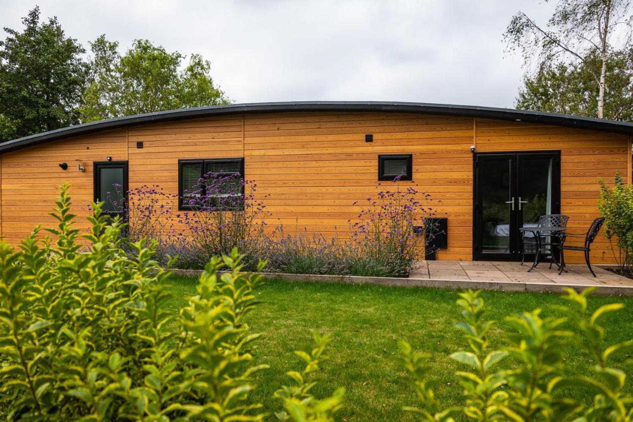 Sumners Ponds Fishery & Campsite Hotel Horsham Eksteriør billede
