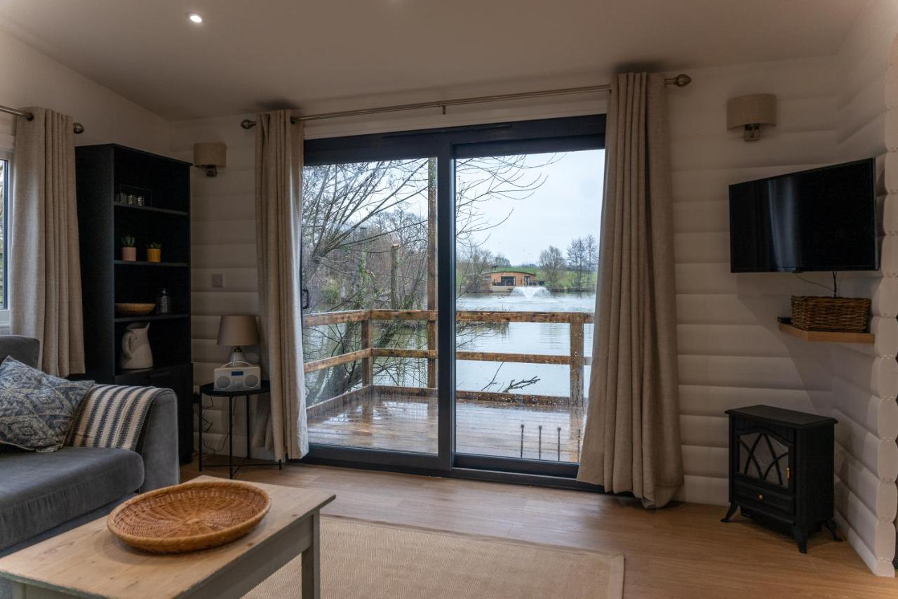 Sumners Ponds Fishery & Campsite Hotel Horsham Eksteriør billede