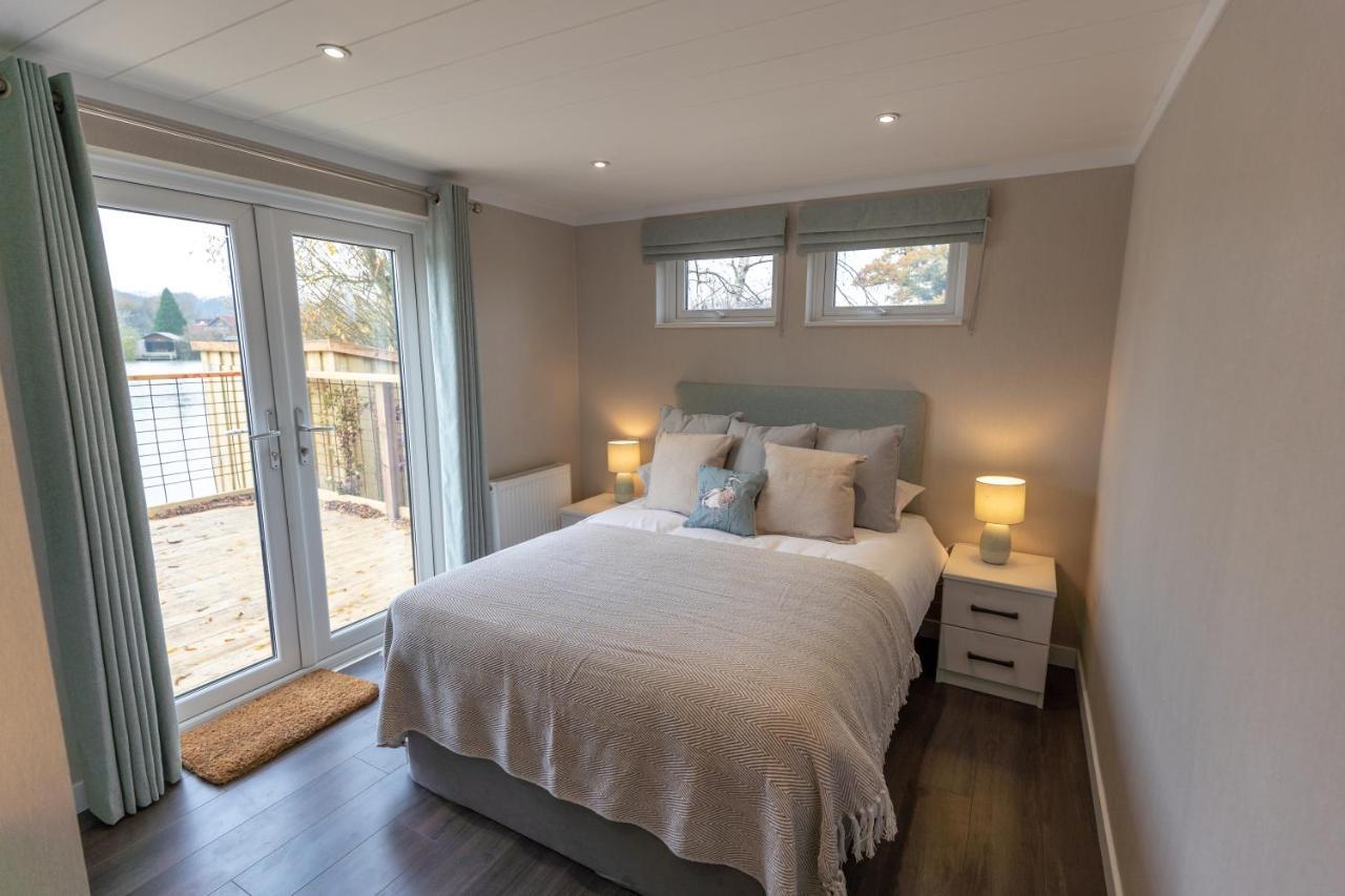 Sumners Ponds Fishery & Campsite Hotel Horsham Eksteriør billede