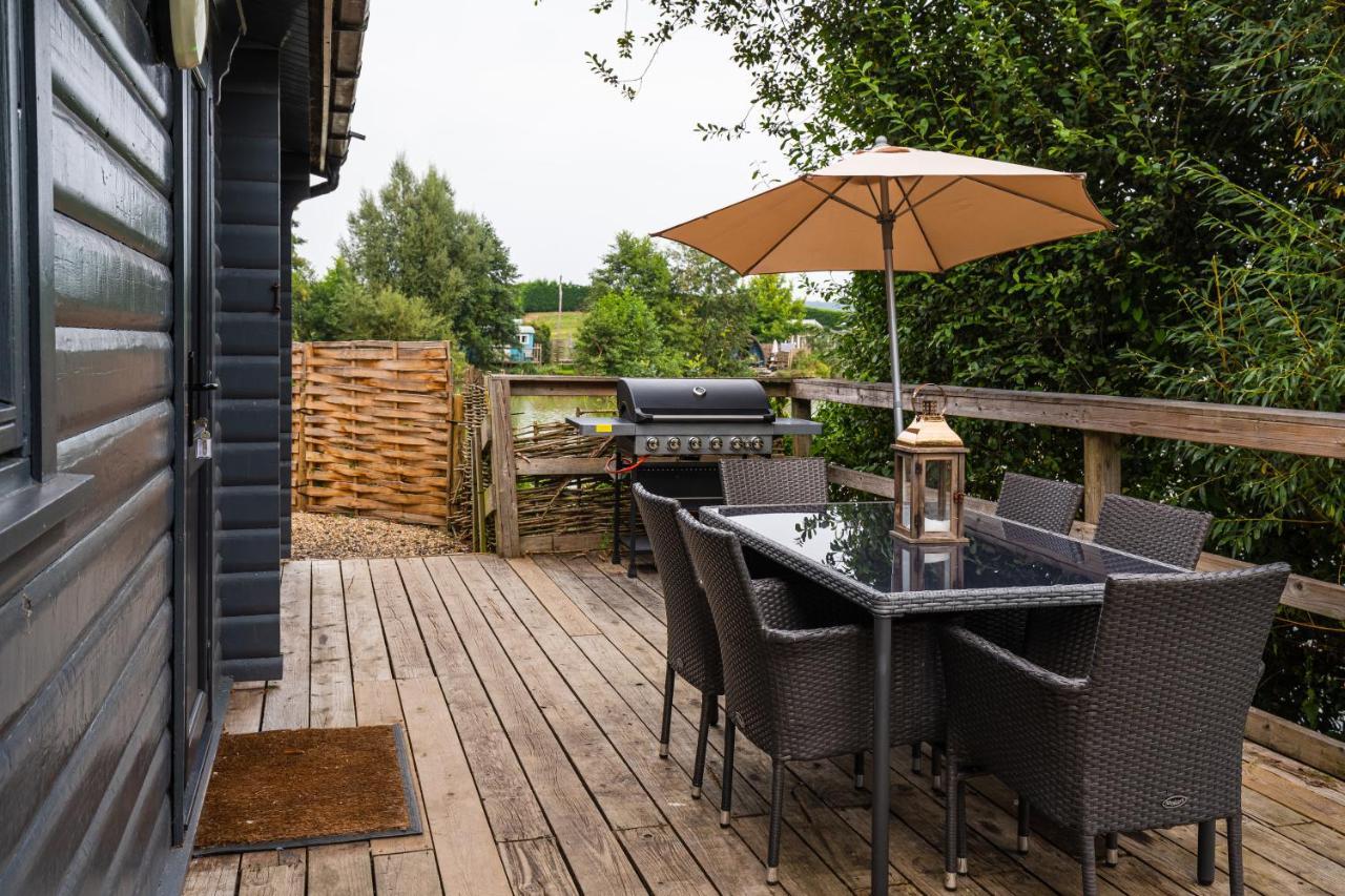 Sumners Ponds Fishery & Campsite Hotel Horsham Eksteriør billede