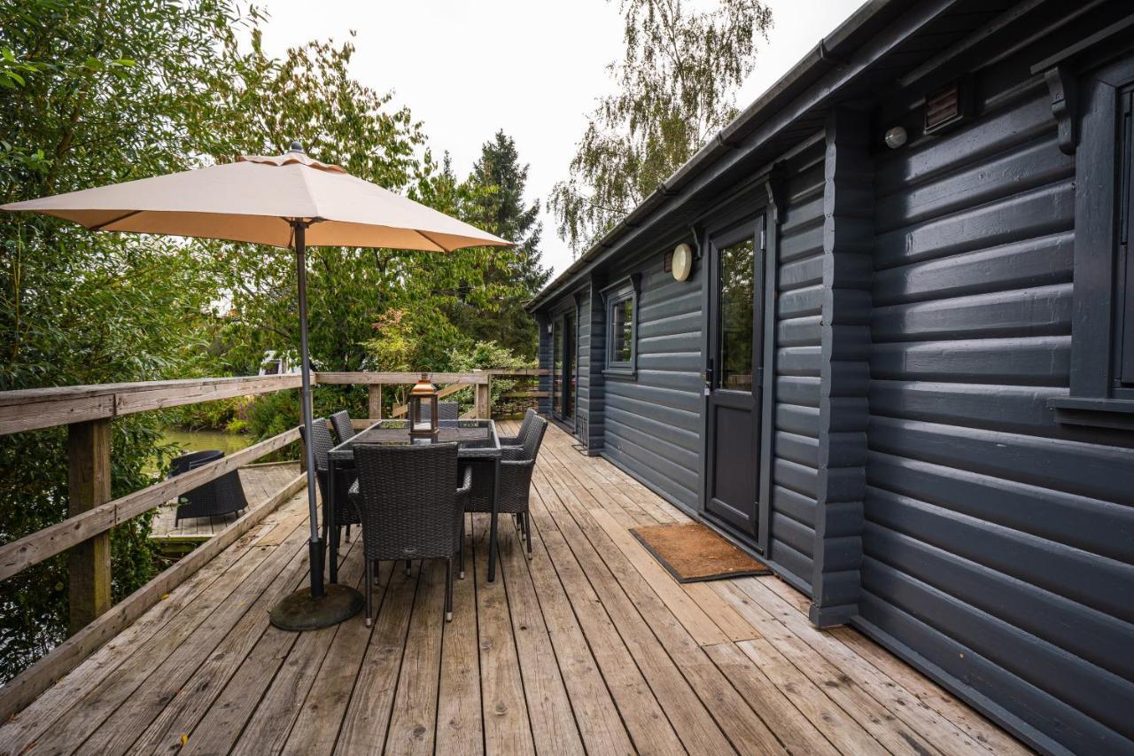 Sumners Ponds Fishery & Campsite Hotel Horsham Eksteriør billede