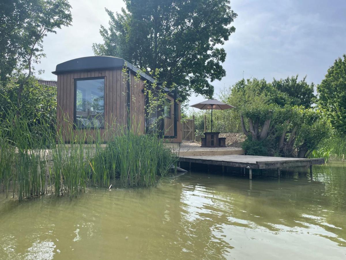 Sumners Ponds Fishery & Campsite Hotel Horsham Eksteriør billede