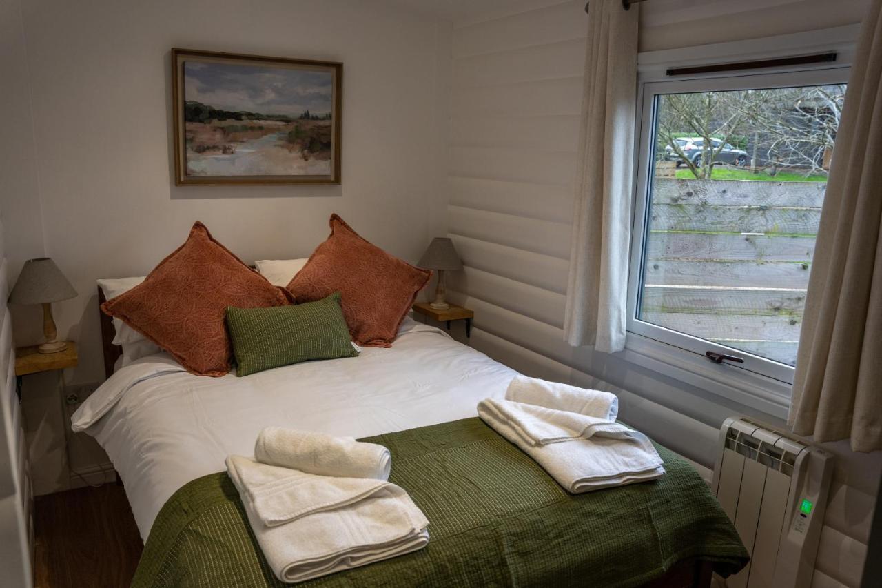 Sumners Ponds Fishery & Campsite Hotel Horsham Eksteriør billede