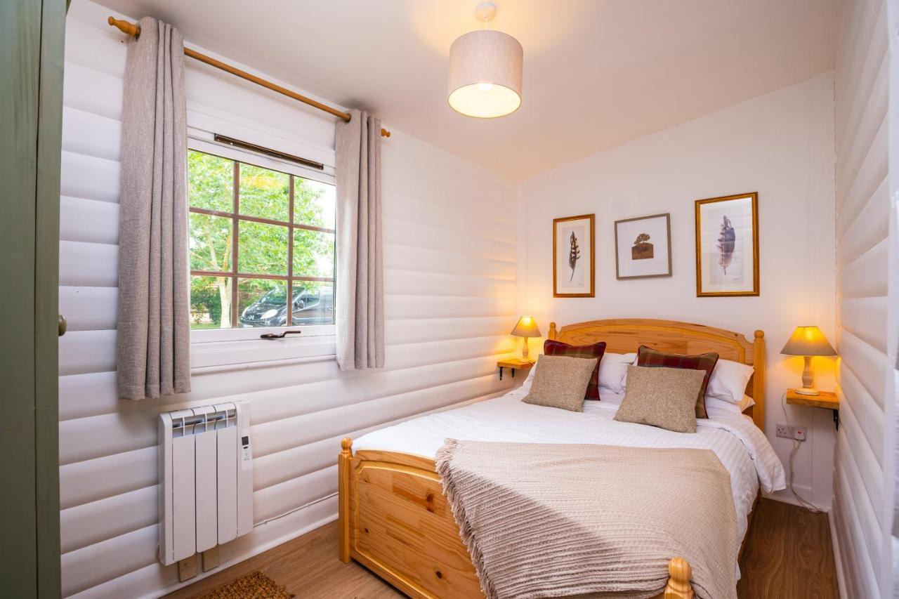 Sumners Ponds Fishery & Campsite Hotel Horsham Eksteriør billede