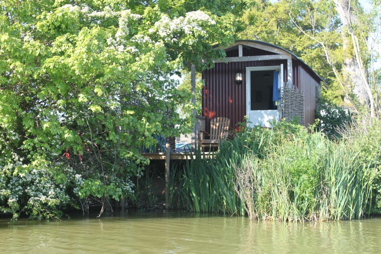 Sumners Ponds Fishery & Campsite Hotel Horsham Eksteriør billede