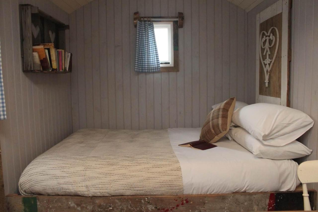 Sumners Ponds Fishery & Campsite Hotel Horsham Eksteriør billede