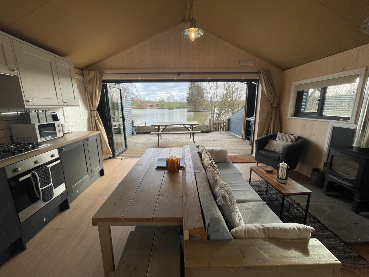 Sumners Ponds Fishery & Campsite Hotel Horsham Eksteriør billede